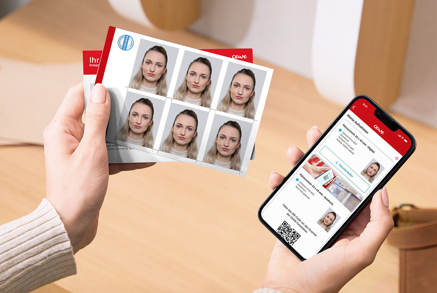 Client utilisant l'application photo identité sur son smartphone devant une borne photo CEWE rouge